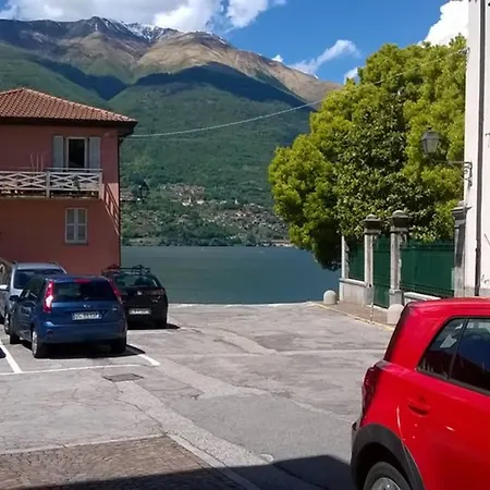 Un Passo Dal Lago